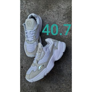 sale sốc duy nhất 1 đôi giày adidas sneaker