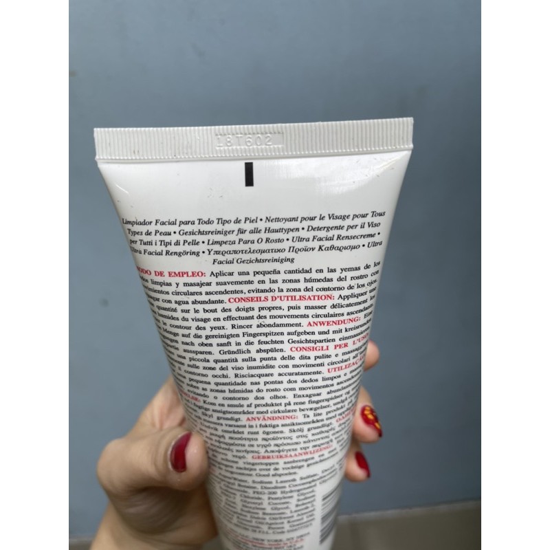 Kiehl's Ultra Facial Cleanser - Sữa Rửa Mặt Dịu Nhẹ 230ml