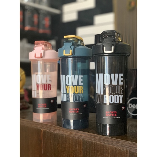 Bình nước cao cấp Move Your Body (900ml) có ống hút dẻo, chất nhựa chắc chắn, kiểu dáng đẹp.