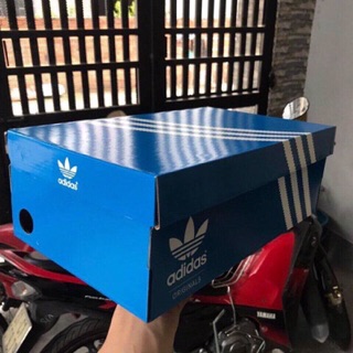 Hộp giày adidas