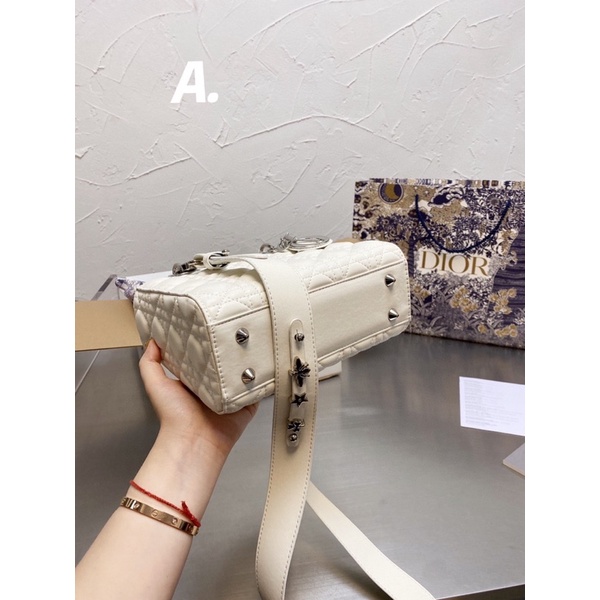 TÚI  LADY 5 Ô DA LÌ KÈM KHĂN KHOÁ BẠC SILVER METAL