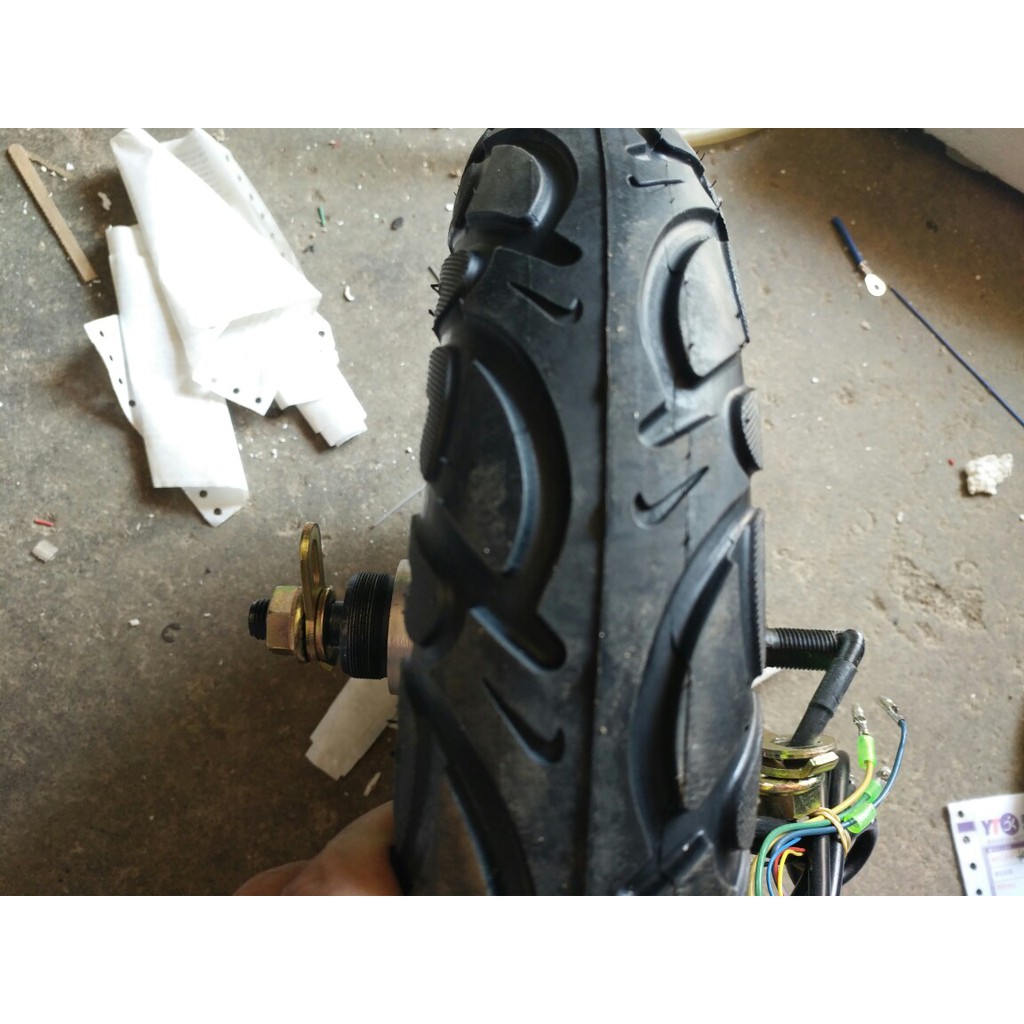 Động cơ liền săm lốp Scooter 12 inch.