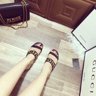 Dép Gucci dinh đá