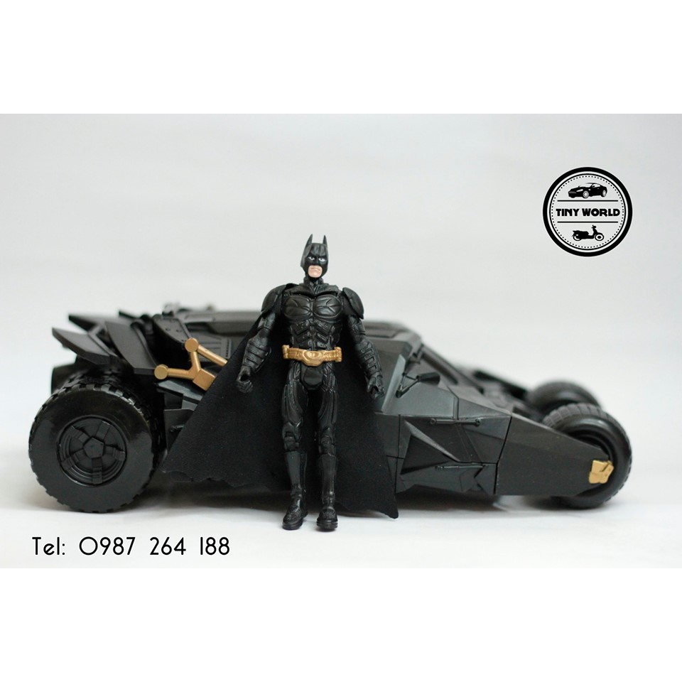 Mô hình xe Batmobile và Batman