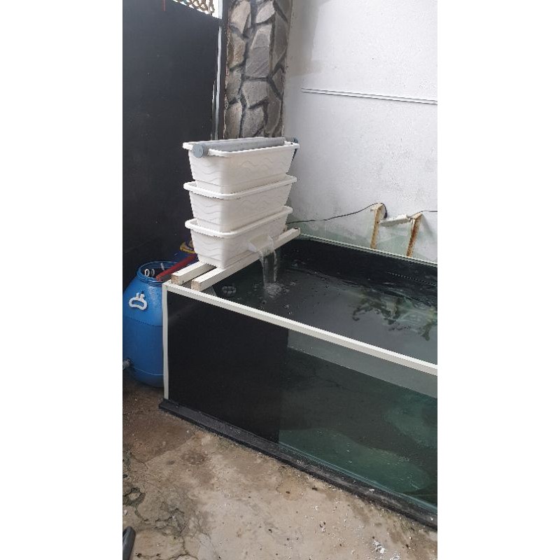 Baki lọc hồ cá 3 tầng  kt 69x25x55 màu trắng và đen kèm ống mưa 49