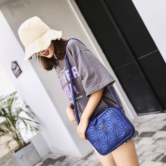 Túi Adidas xuất chuẩn | BigBuy360 - bigbuy360.vn