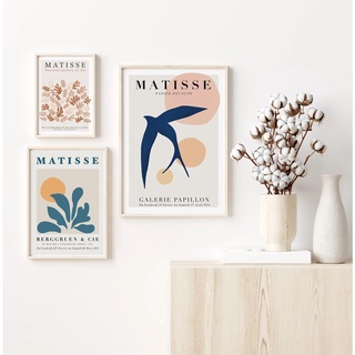 Bộ 3 tranh khổ nhỏ Minimalist blue matisse đã có khung gỗ sáng màu có kèm phụ kiện treo tranh