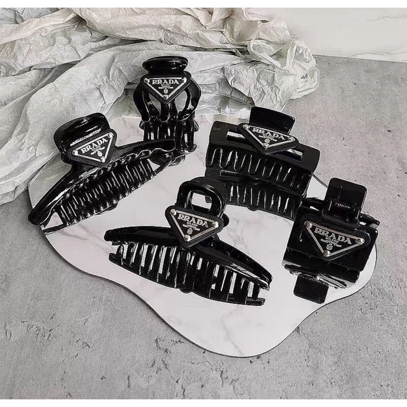 Kẹp càng cua .Prada.