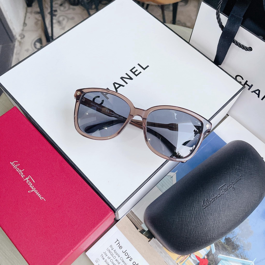 Kính mát Salvatore Ferragamo dáng Butterly, gọng acetate nâu trong suốt, tròng xanh đen