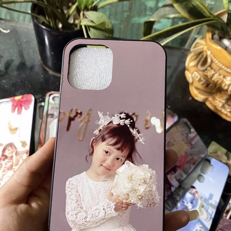Ốp lưng điện thoại tráng gương in hình theo yêu cầu.