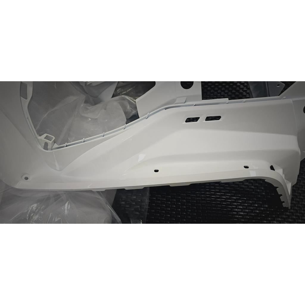 Yếm khóa lớn dàn áo exciter 2010 Màu trắng , Con diều Yamaha chính hãng Việt Nam