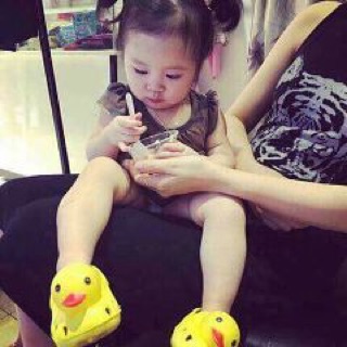 Dép vịt thái lan cho cả bé trai và bé gái