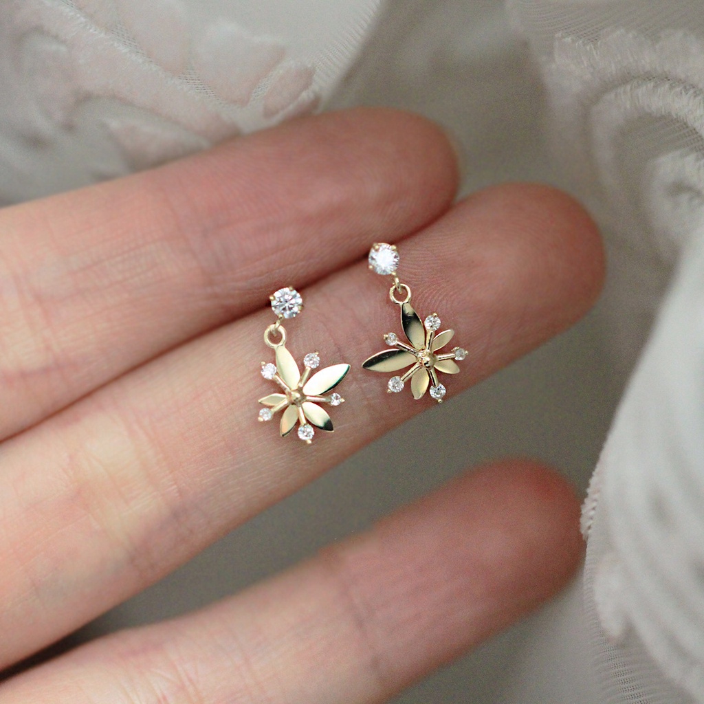 Bông Tai Hoa Xinh Nhỏ Gắn Đá Đan Xen Tinh Tế Cho Nữ B2662 Bảo Ngọc Jewelry