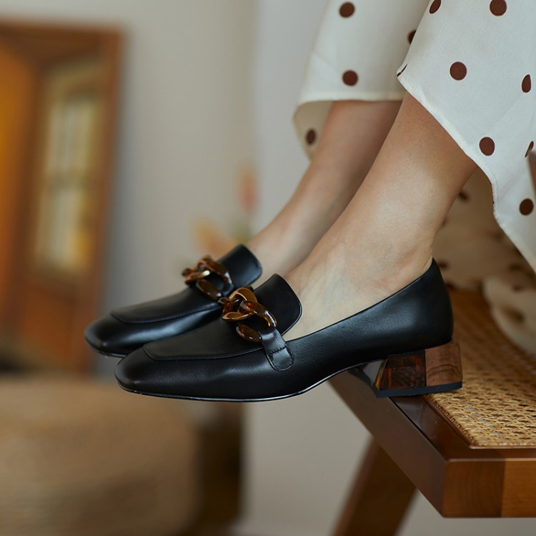 Giày loafer da mềm họa tiết dây móc trendy