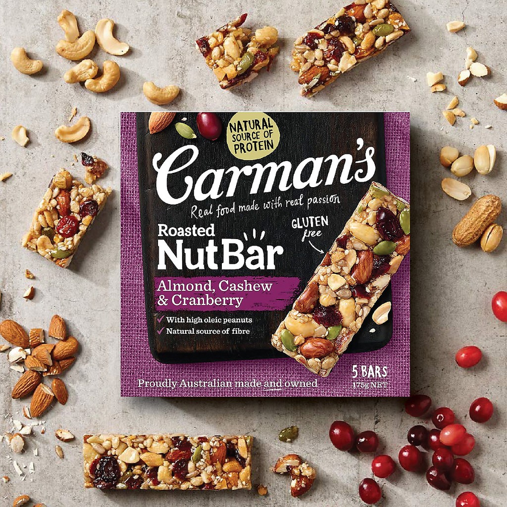 Thanh Hạt Ăn Kiêng Carman's Nut Bar Hạnh Nhân, Hạt Điều, Nam Việt Quất - 175g