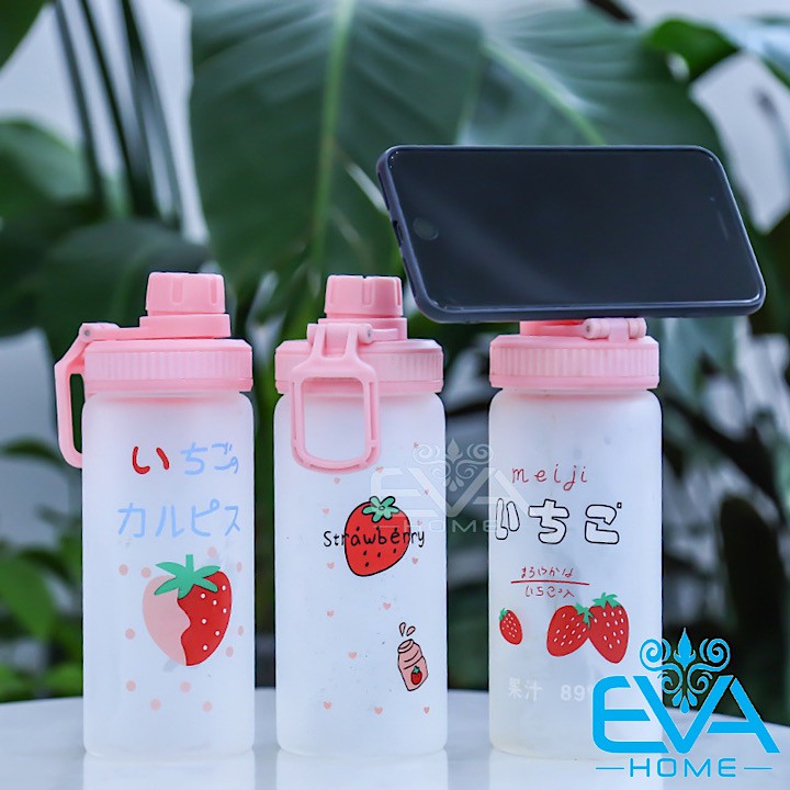 Bình Đựng Nước Thuỷ Tinh Mờ Nắp Bật Có Quai Cầm Dâu Tây Strawberry 500 Ml Tặng Kèm Ống Hút Tiện Lợi M2510