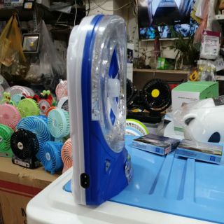 Quạt có đèn tích điện