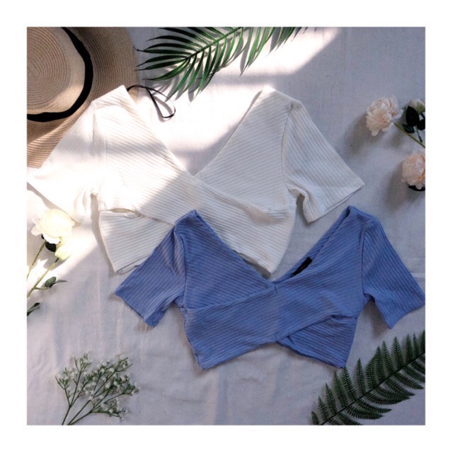 Croptop tay lửng chéo ngực F21