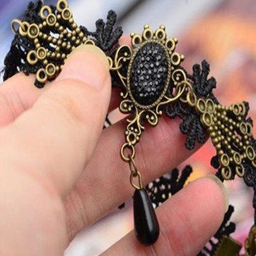 Vòng đeo chân ren hoa cổ điển