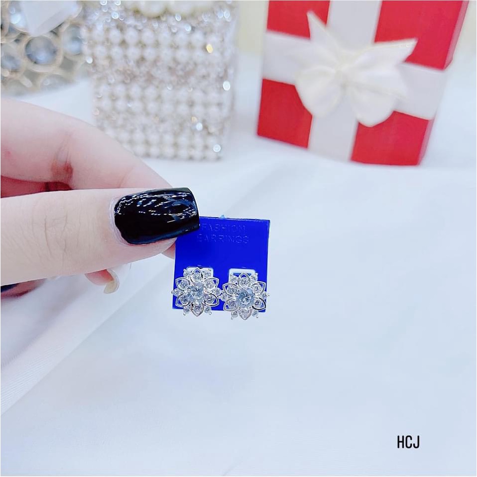 Bông tai hoa đính đá chuẩn bạc ta đeo siêu xinh - Kho sỉ bạc Nhất Linh