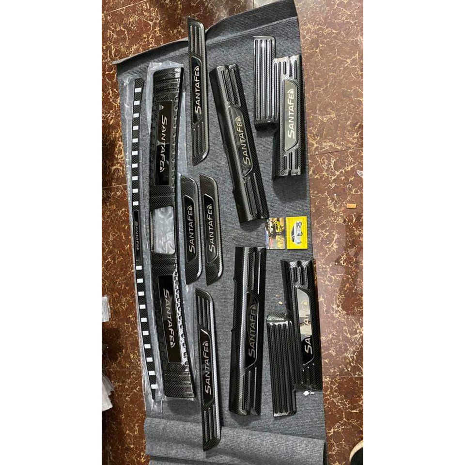 Bộ ốp chống Trầy Bước Chân Và Cốp Vân các bon Cho Hyundai Santafe Form 2019 -2021