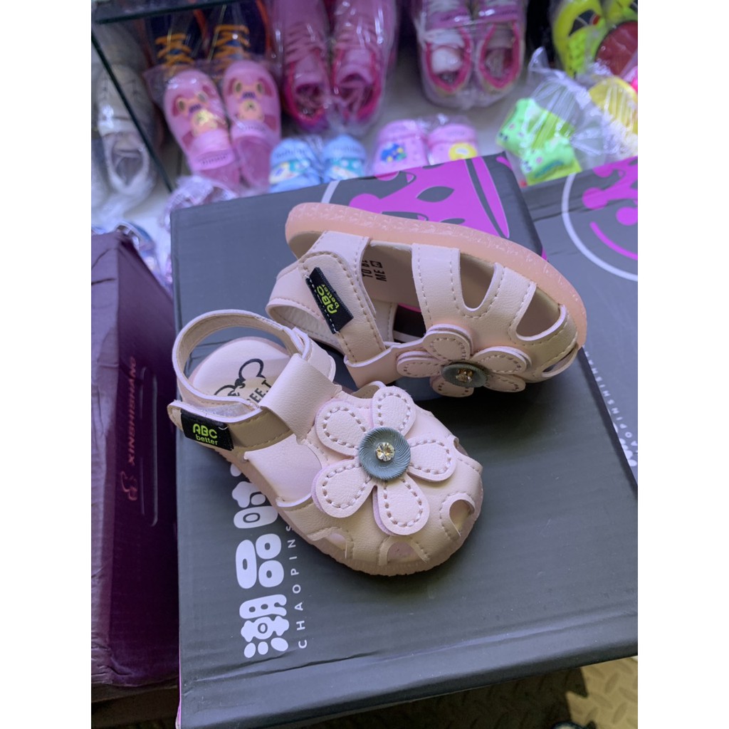 Giày sandal tập đi cho bé gái gắn hoa thời trang đế chống trơn TD41 (Size cho bé 6 - 24 tháng)