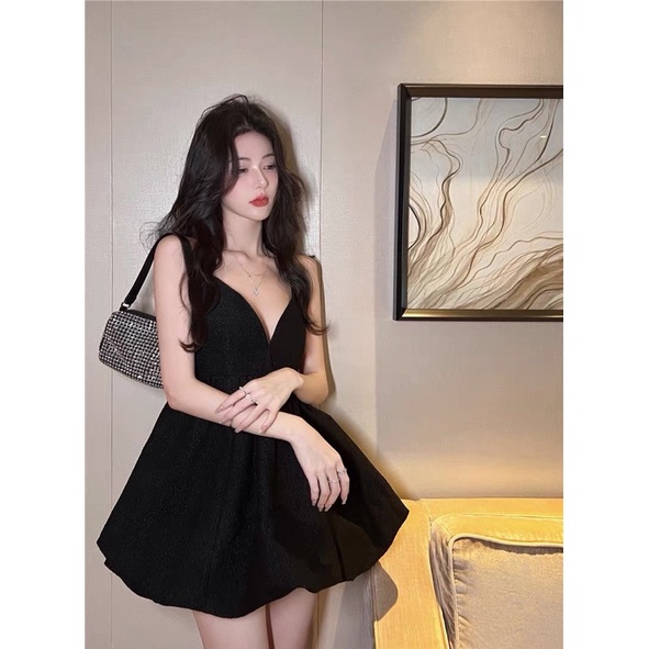 Về thêm mẫu mới ĐẦM ĐEN HỞ LƯNG CHÉO NGỰC DÁNG BÍ 2 DÂY