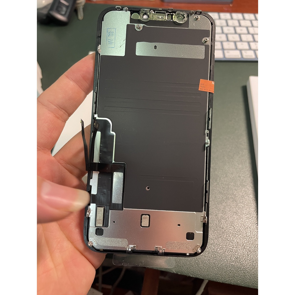 Màn hình thay thế 11 zin ép kính tặng kèm bộ sửa tự thay thế.