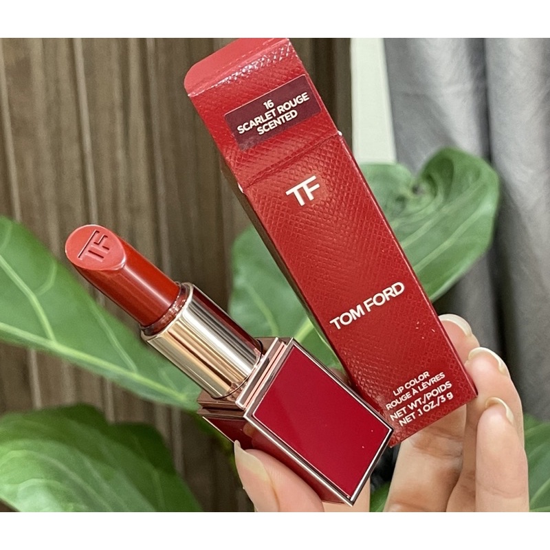Son thỏi lìTomFord màu 16 Scarler Rouge Scented
