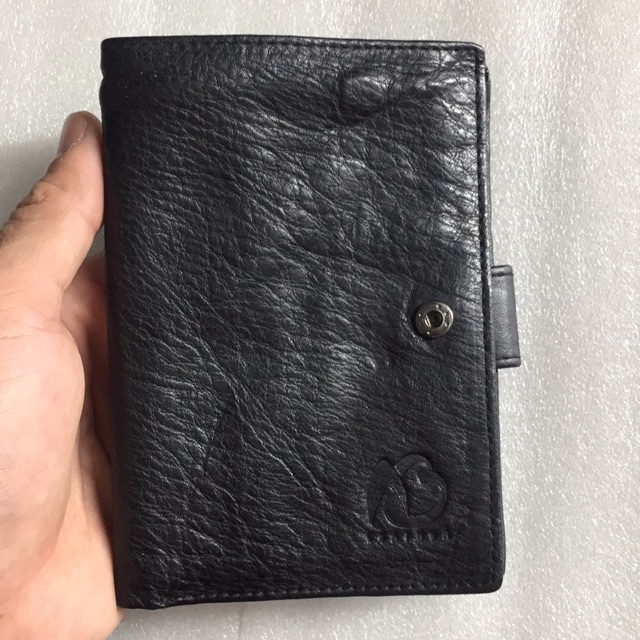 Ví da bò nam dáng đứng