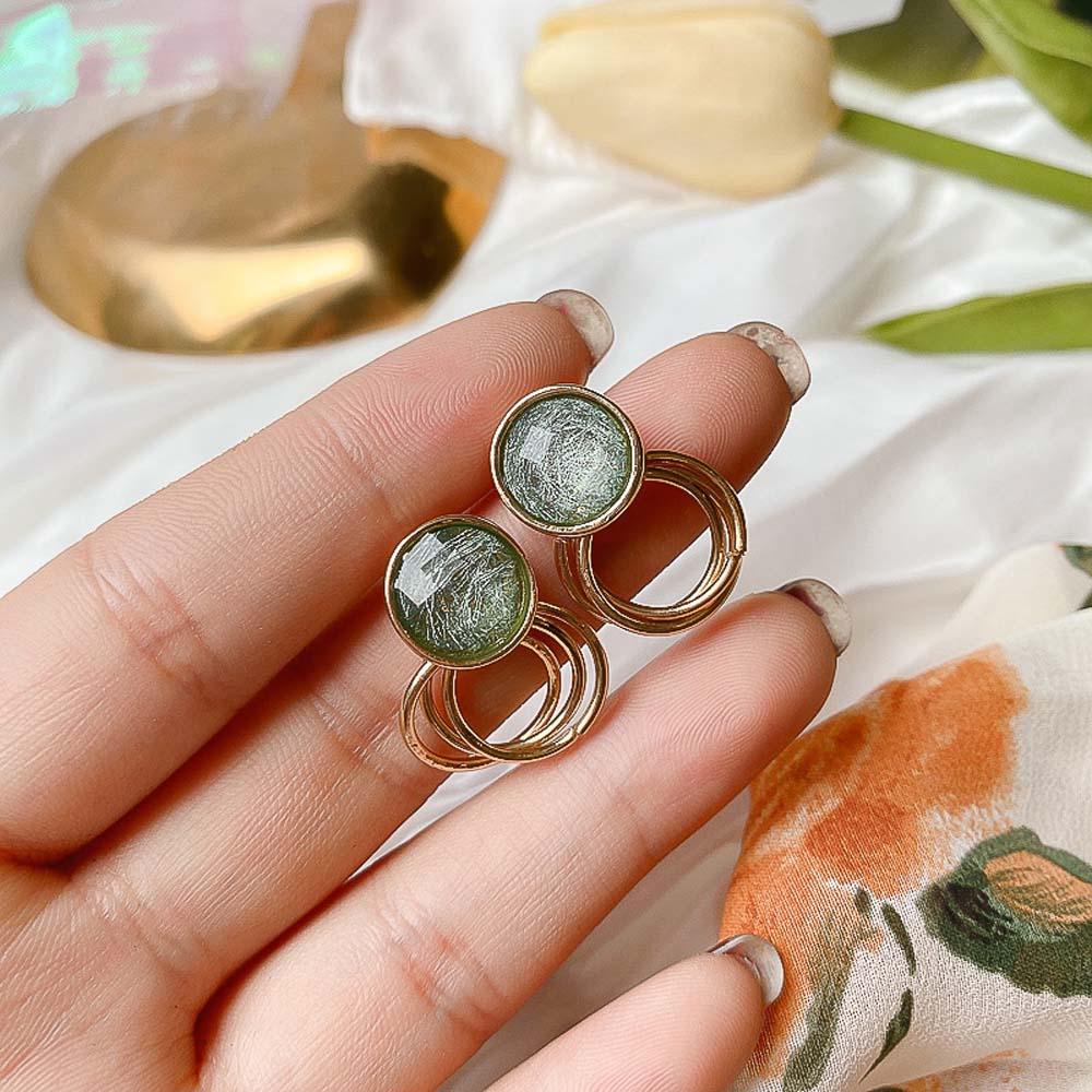 Khuyên tai phong cách hoa cúc xinh xắn cho nữ