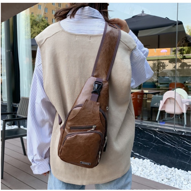 Túi đeo ngực của nam Nâng cấp sạc USB Túi nam đa chức năng chống thấm nước đơn đeo vai Da PU