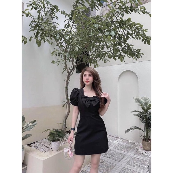 Váy cổ vuông nơ ngực dáng chữ A