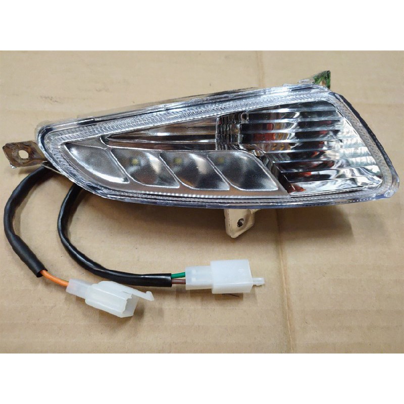 XI NHAN trước VESPA xe điện(ĐÔI)