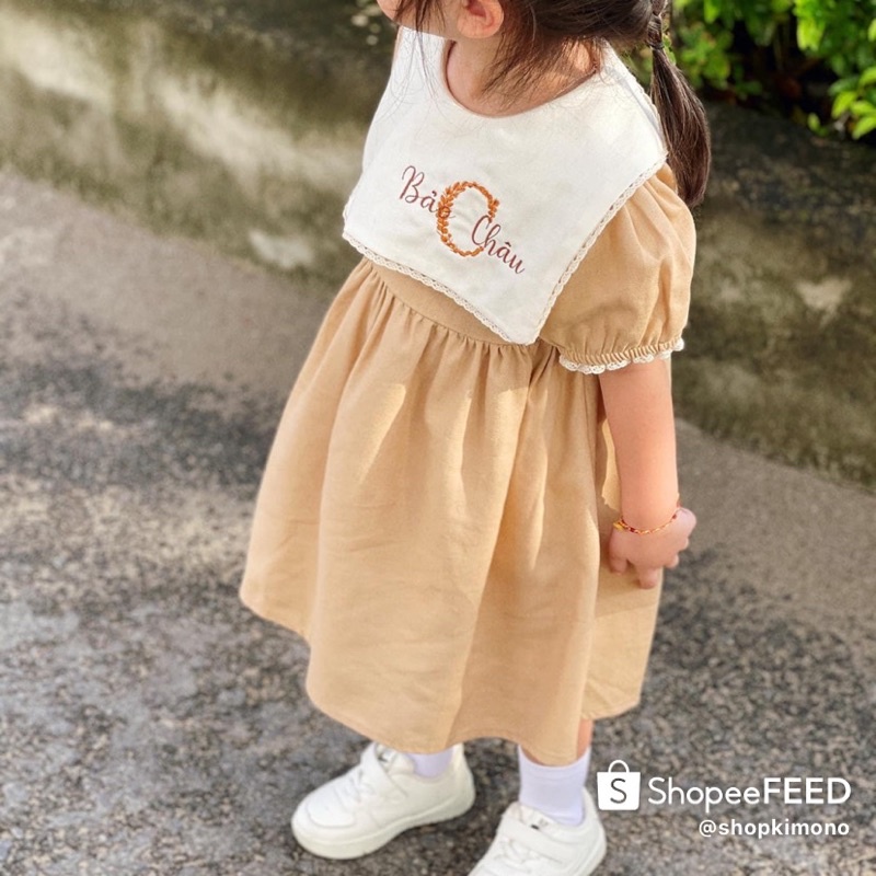 Váy linen thêu tên bé theo yêu cầu