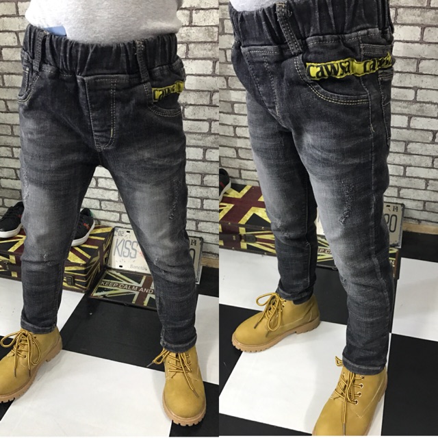Quần jean bé trai. Chất liệu jean mềm co giãn tốt. Bé đi học hay đi chơi đều Ok. Hàng có sẵn tại 70 thạch cầu long biên.