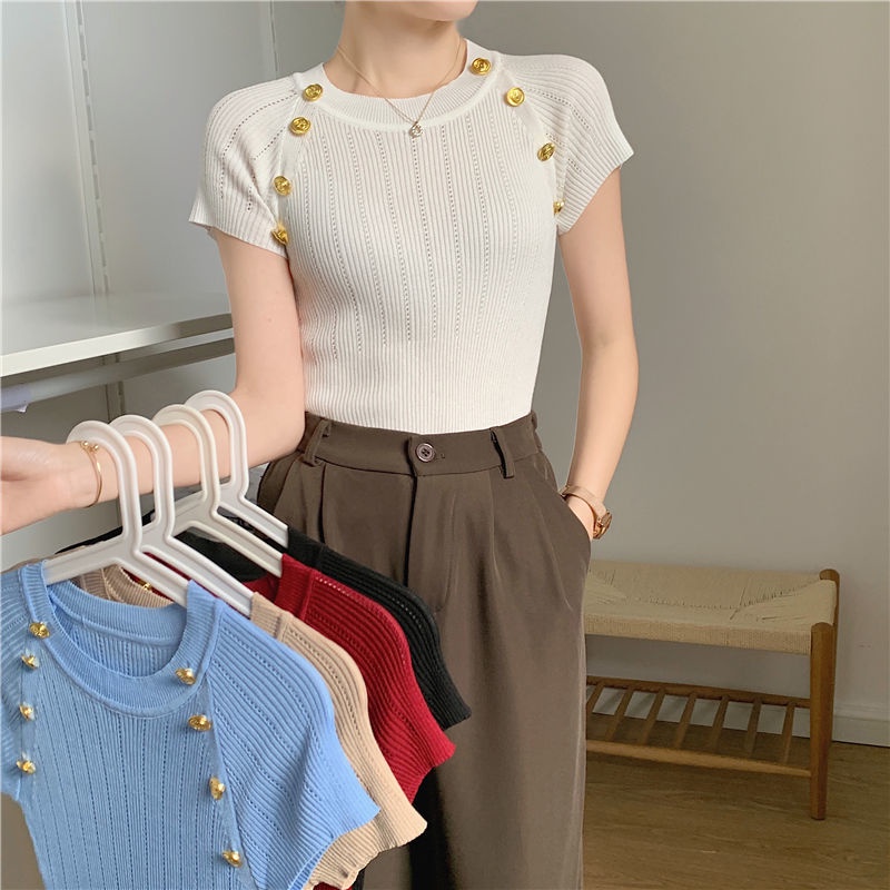 Áo Thun Ngắn Tay Cổ Tròn Phối Nút Kim Loại Xinh Xắn Dành Cho Nữ