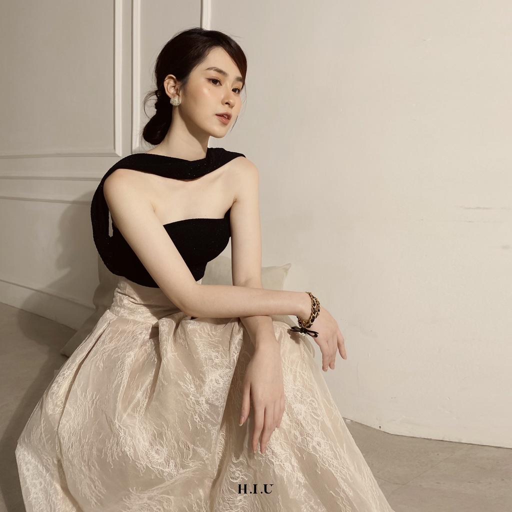Áo nữ thiết kế 2 kiểu chéo cổ MIA TOP H.I.U Fashion , cách điệu đen ánh kim dáng ngắn sang trọng con gái HIU design