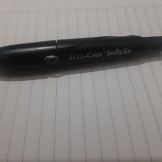 Bút lấy máu accu chek