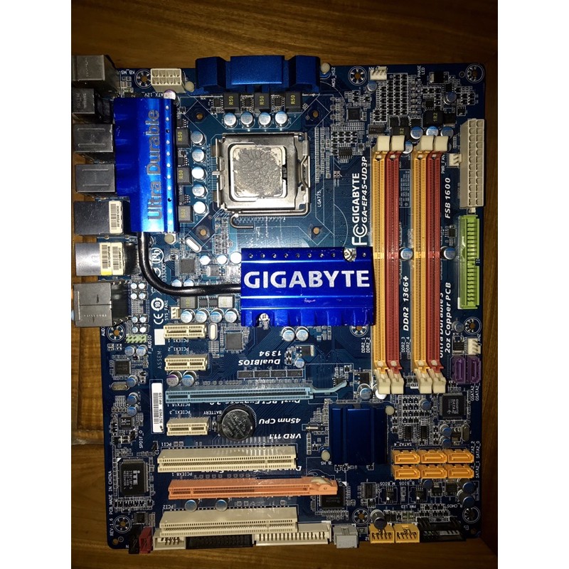 Main gigabyte GA EP45-UD3P 8gb ram + CPU Q9400