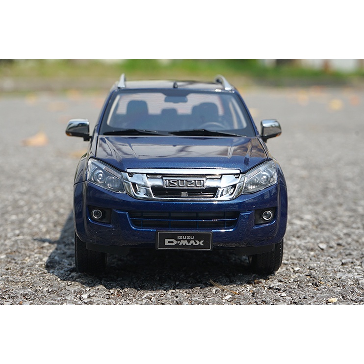 Mô hình xe Isuzu D-Max tỉ lệ 1:18