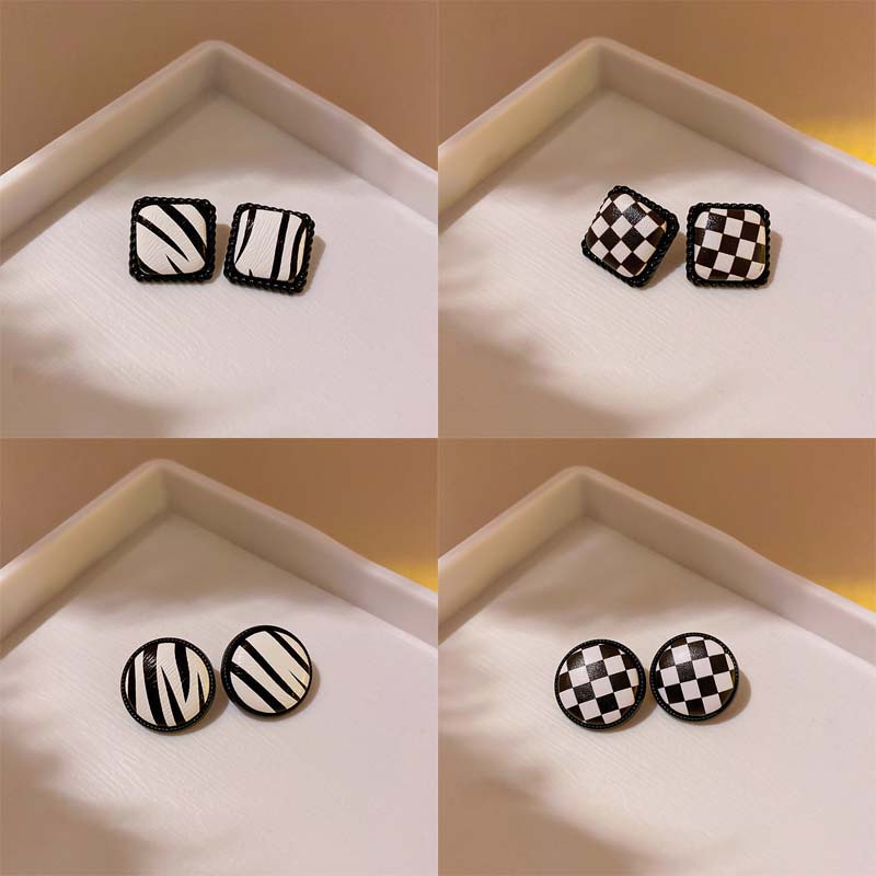 Bông Tai Họa Tiết Kẻ Ô Trắng Đen Đơn Giản Thời Trang 2022 Cho Nữ