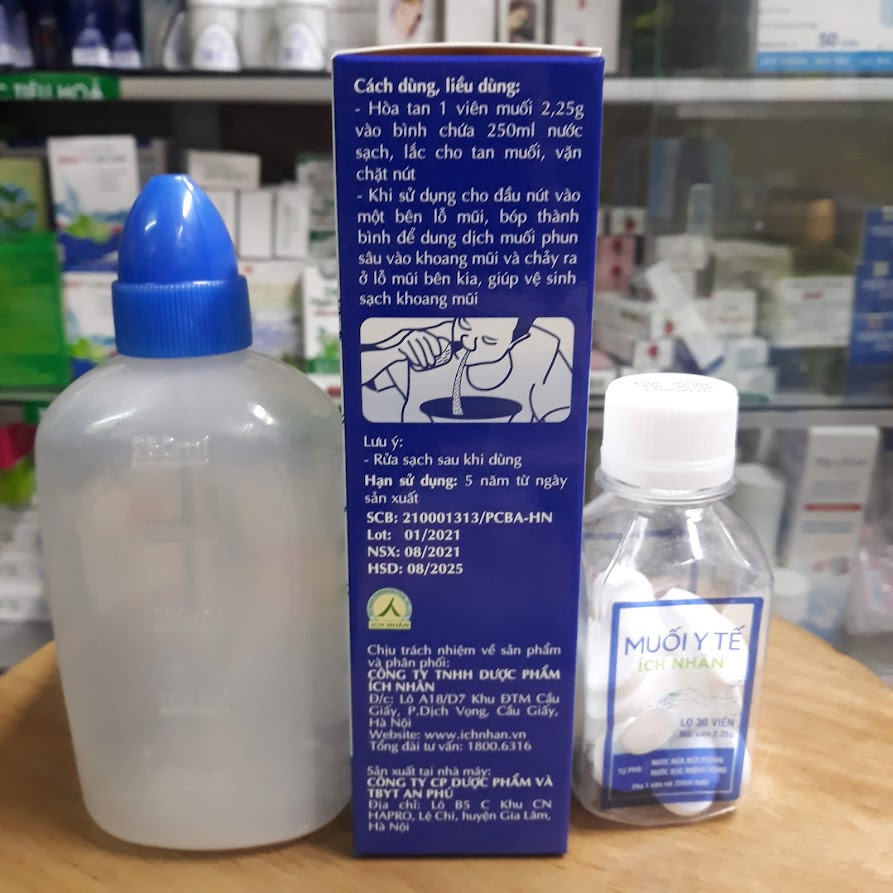 BÌNH RỬA MŨI XOANG ÍCH NHÂN - Hộp 1 bình rửa + 1 lọ 30 viên muối y tế