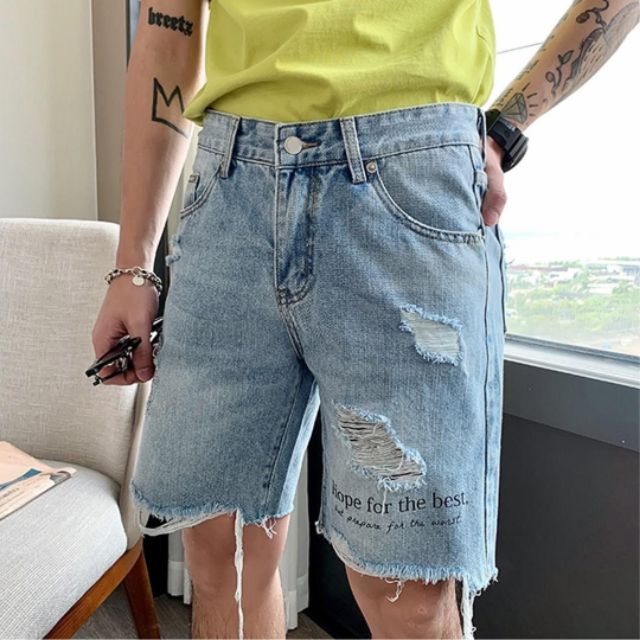 Quần short jean rách có in chữ có ảnh thật phía sau