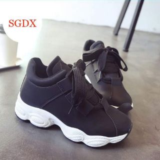 Combo thể thao và cao gót