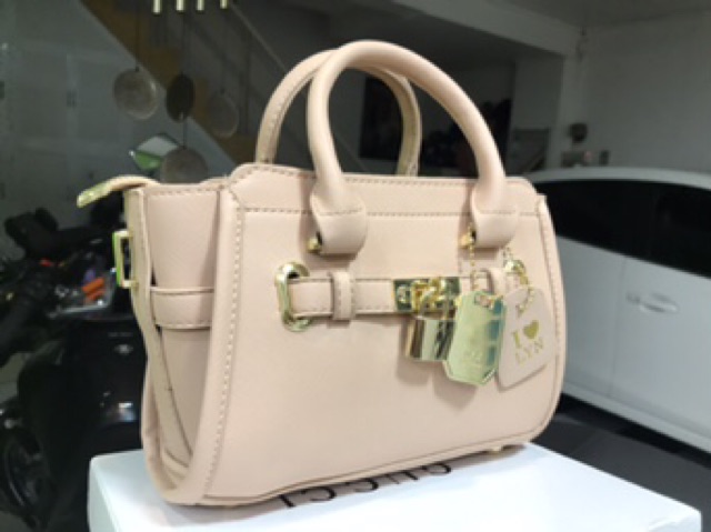 Túi Lyn ảnh tự chụp