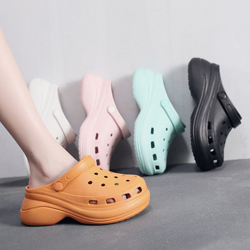 The New Fashion Plus Hole Shoes Ladies Non-slip Coat Thick-soled Sponge Cake Beach Sandals and Slippers