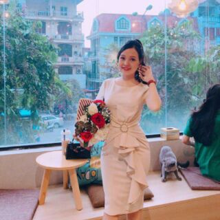 Váy body xoắn eo che bụng