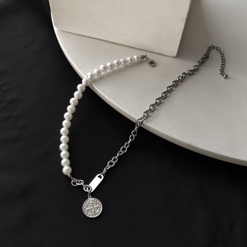 Dây chuyền thép titan mặt đĩa tròn đính ngọc trai thời trang