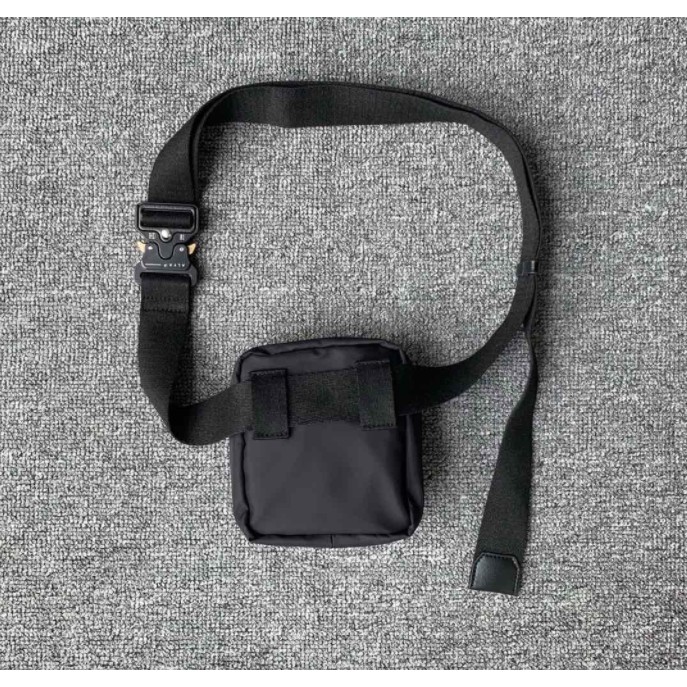 Túi đeo 1017 ALYX 9SM flat pouch ss20